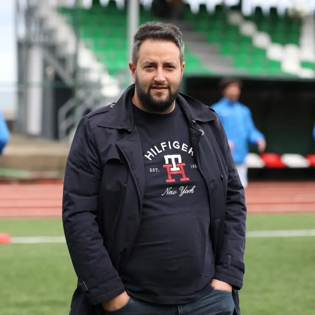 90329F4E 22D4 4F38 B24E Ea0E51C54B7F