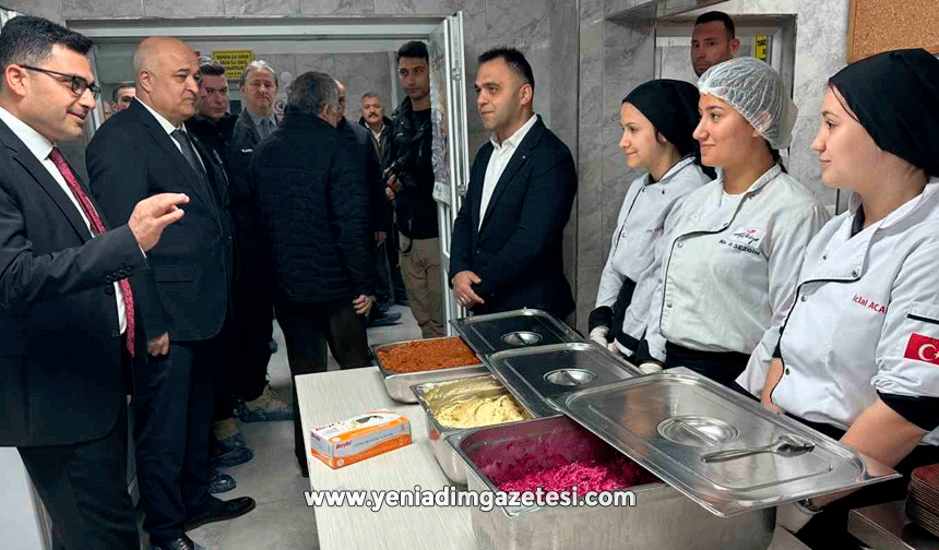 Aşçı adayı lise öğrencileri günde 10 bin kişi için yemek hazırlıyor