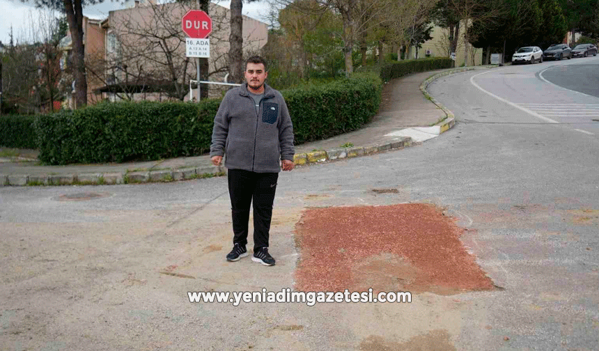 Belediye aracı çukura düştü