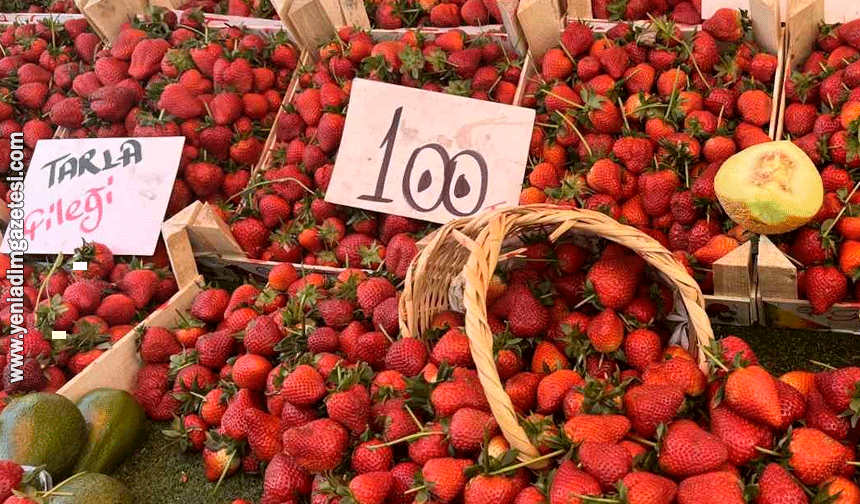 Yaz meyveleri pazar tezgahlarında yerini aldı