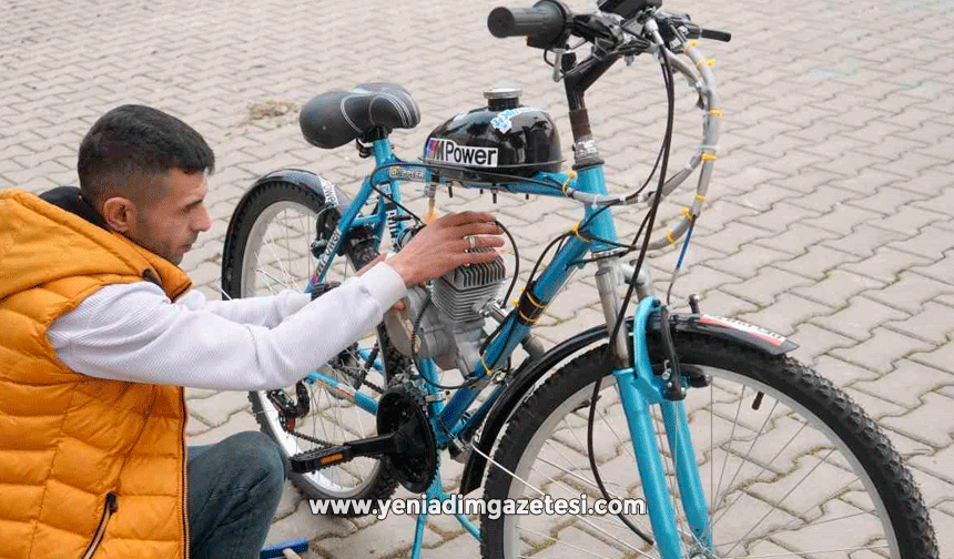 İkinci el bisiklet satın aldı, topladığı malzemelerle mobilete çevirdi