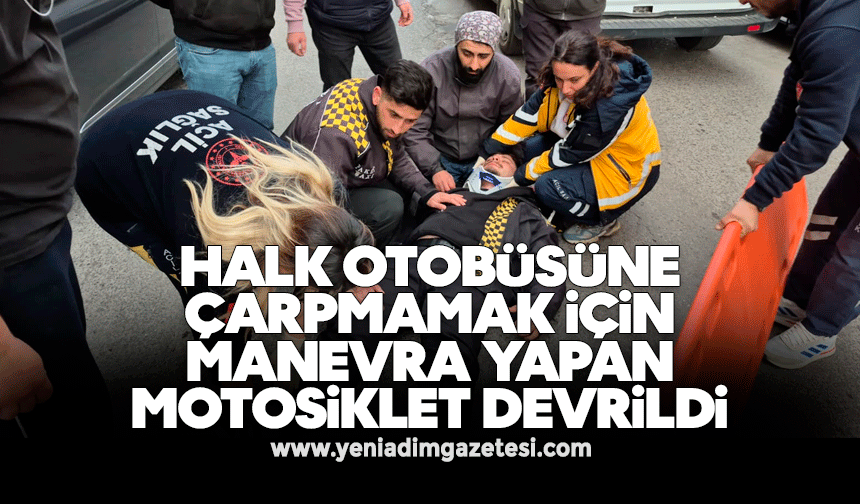 Halk otobüsüne çarpmamak için manevra yapan motosiklet devrildi