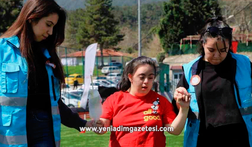 Otizm Farkındalık Günü'nde özel öğrenciler futbol sahasında buluştu