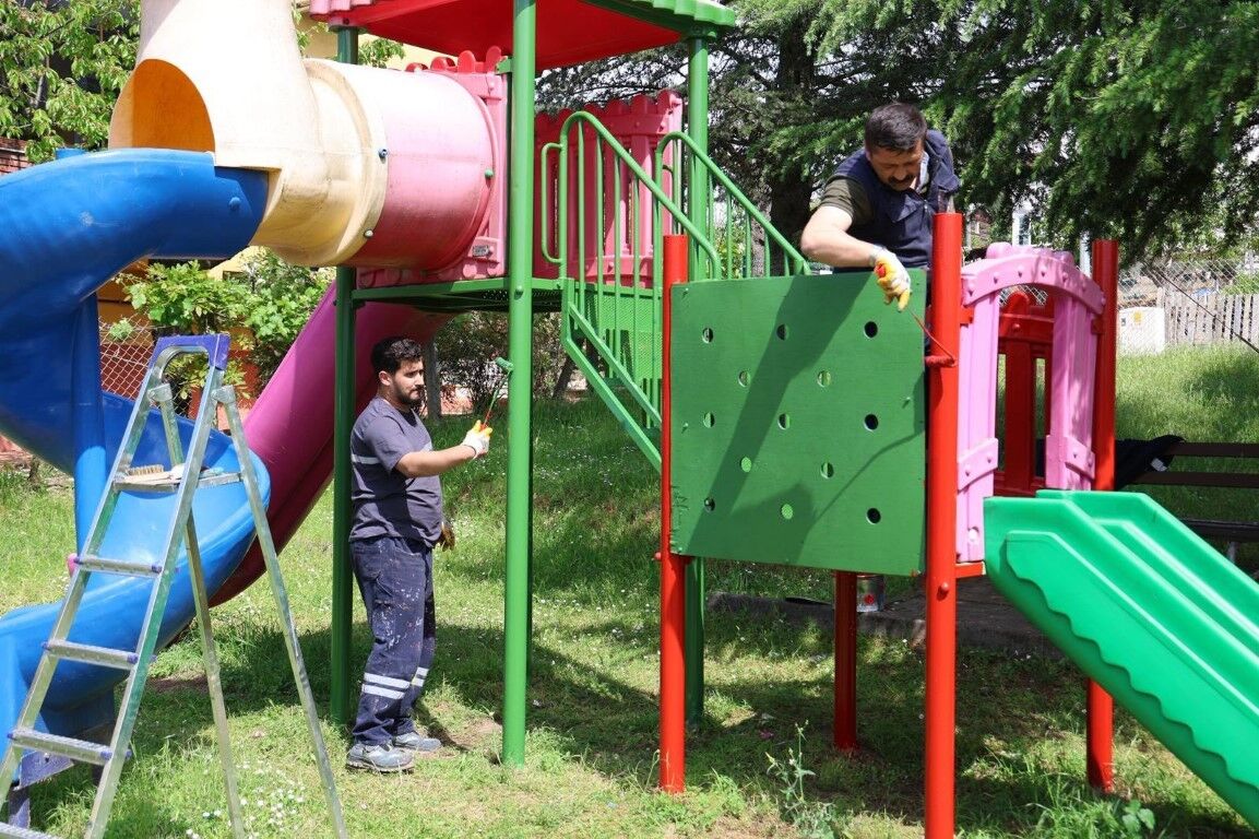 Çocuk parkları yenileniyor