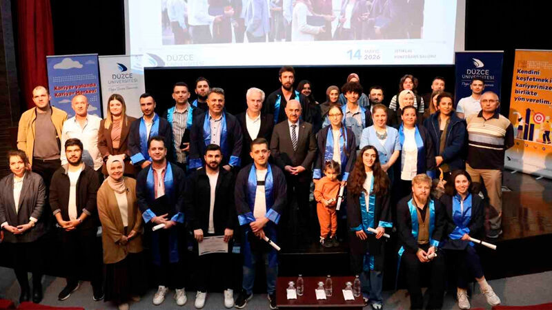 Düzce Üniversitesi'nde mezunlarla anlamlı buluşma