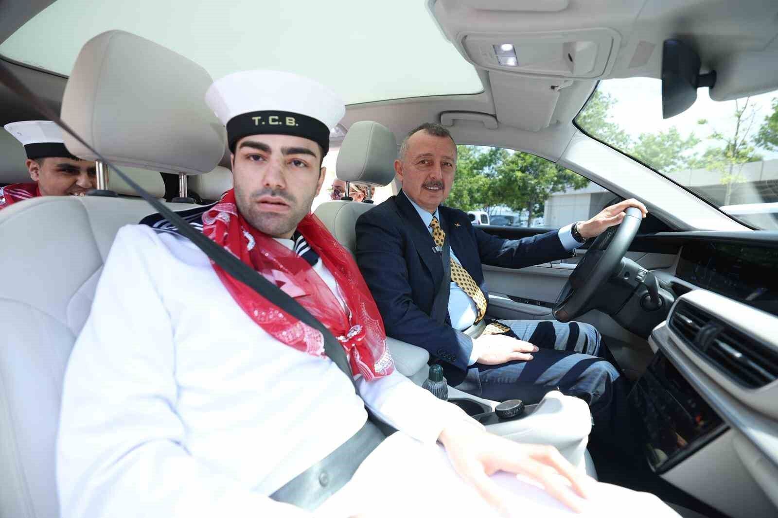 En özel birlik: Özel gençlere kına yakıldı, halaylar çekildi