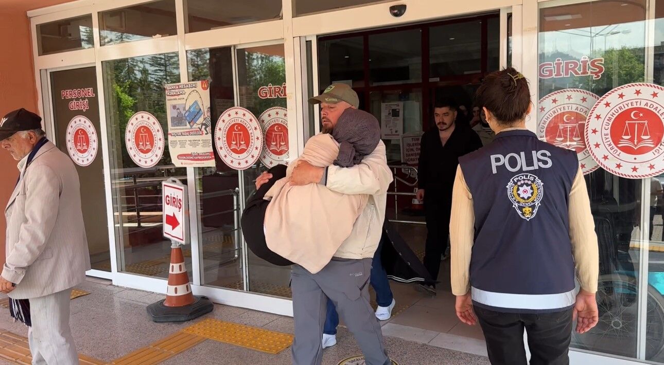 Oğlunun ölüm davasında erteleme kararı çıkan anne hastanelik oldu
