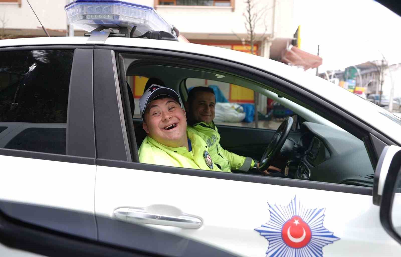Üniformayı giydi, denetime çıktı