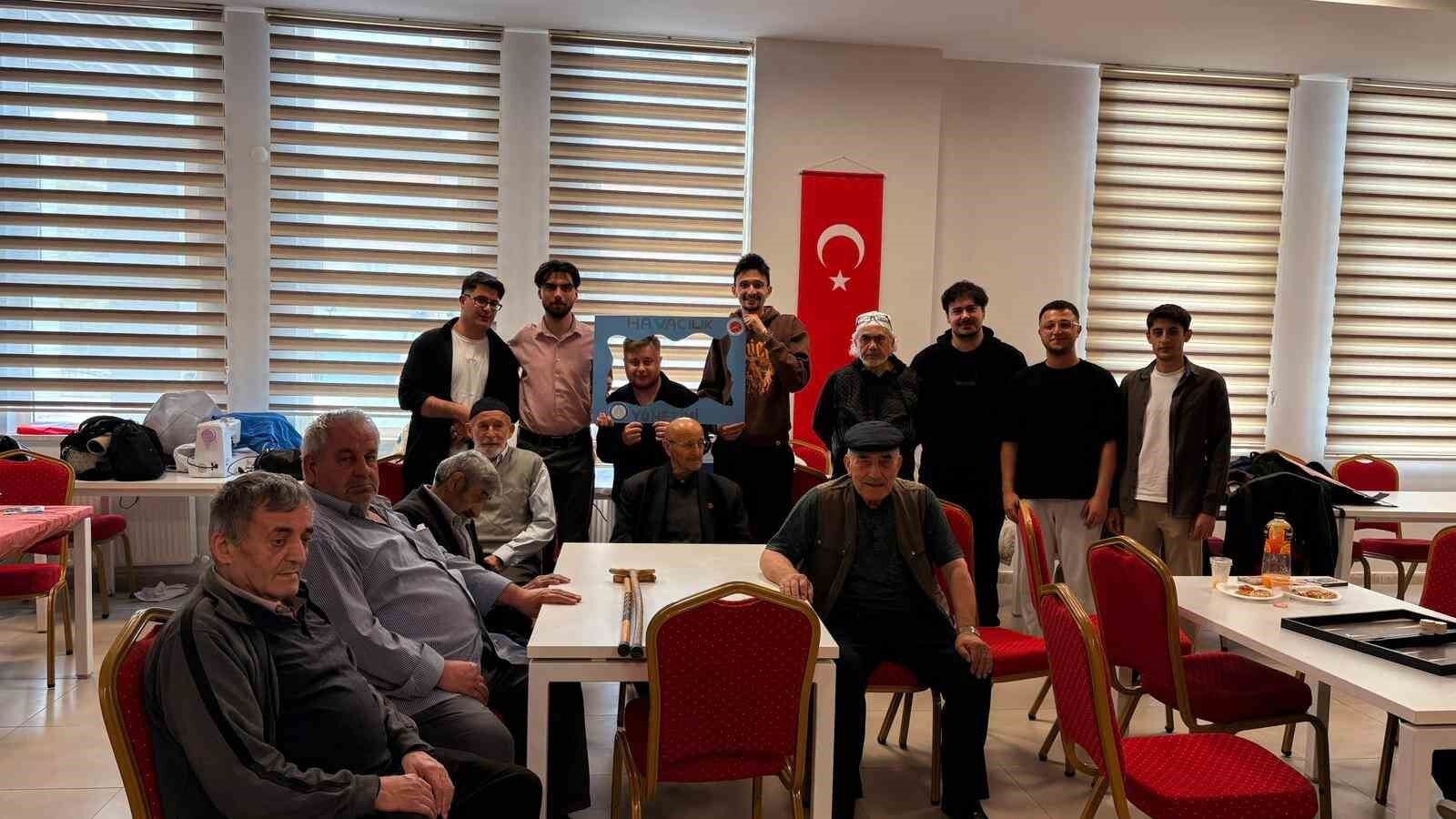 Üniversite öğrencilerinden huzurevinde gönüllere dokunan proje