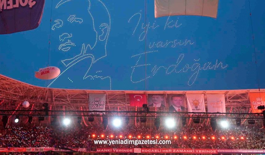 Kocaeli semalarında dronlarla 'AK Parti' ve 'Cumhurbaşkanı Erdoğan' koreografisi