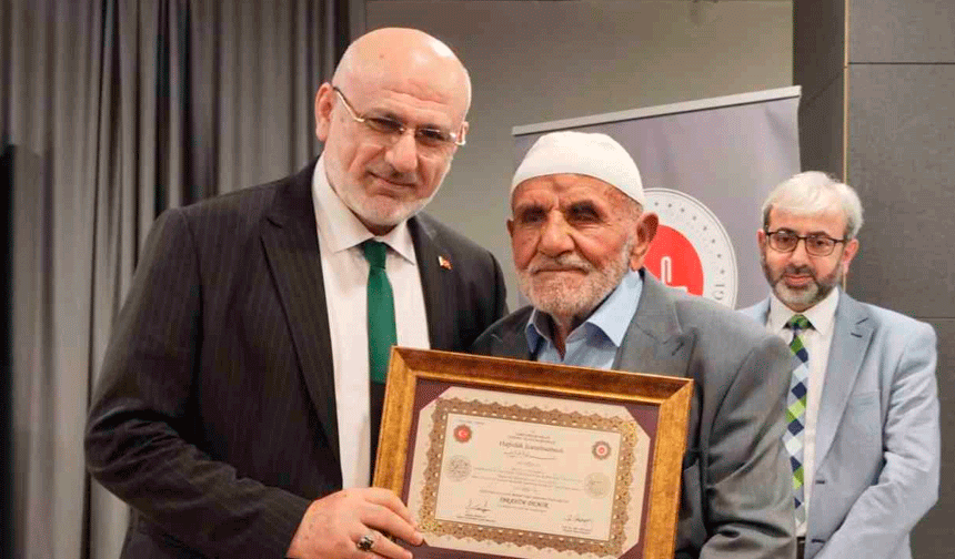 87 yaşında hafız oldu