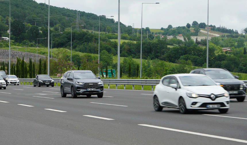 "TEM Otoyolu'nda yüzde 40, Kuzey Marmara ise yüzde 70'lere varan trafik yoğunluğu var"