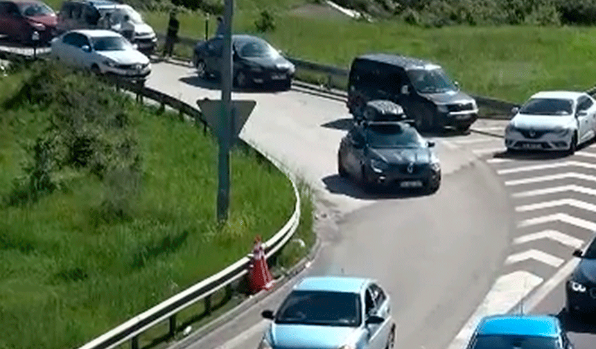 Bayram tatilinin bitmesiyle Bolu geçişinde trafik durma noktasına geldi