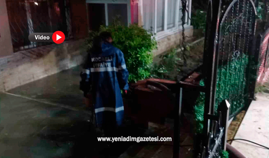 Sağanak etkili oldu: Ev ve iş yerlerini su bastı
