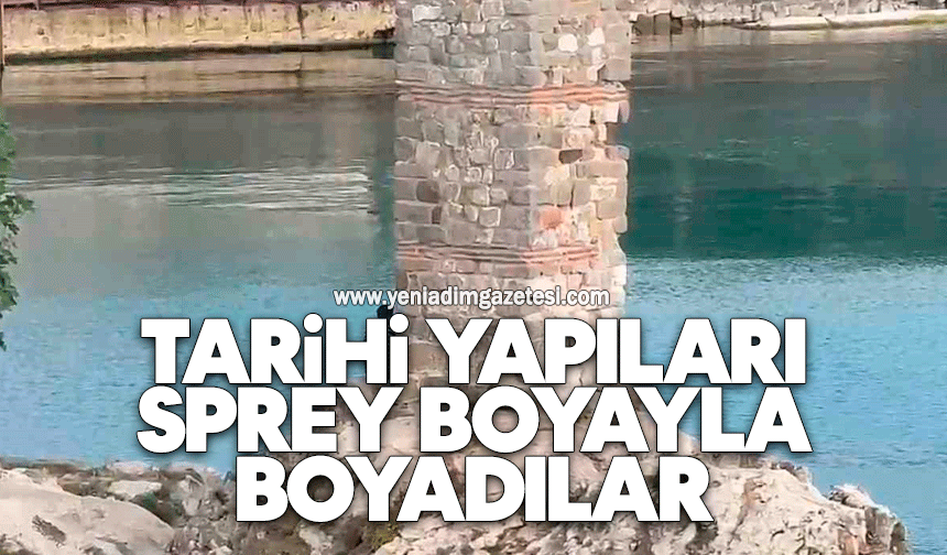 Tarihi yapıları sprey boyayla boyadılar