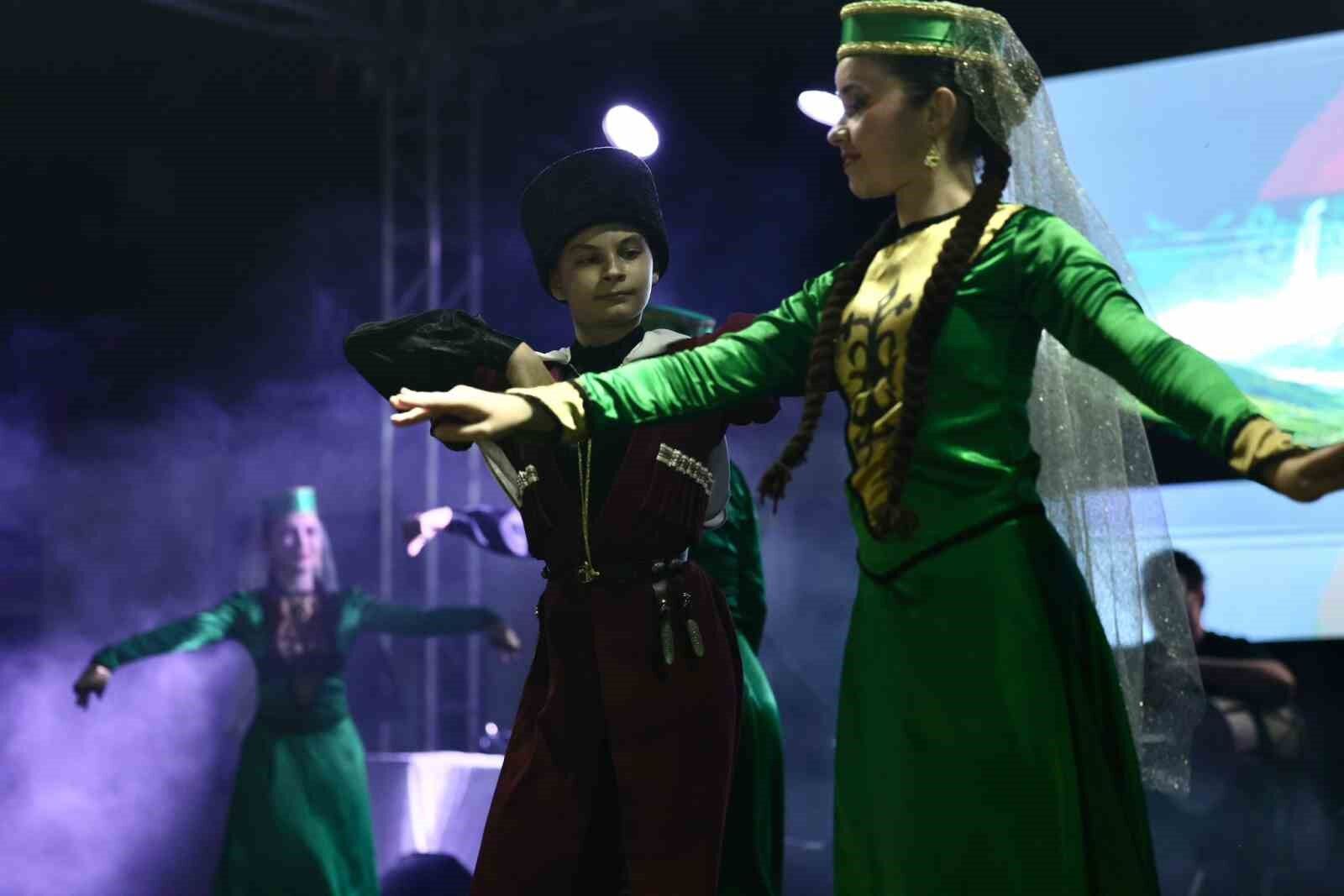 Düzce'de Çerkes gecesi yoğun ilgi gördü