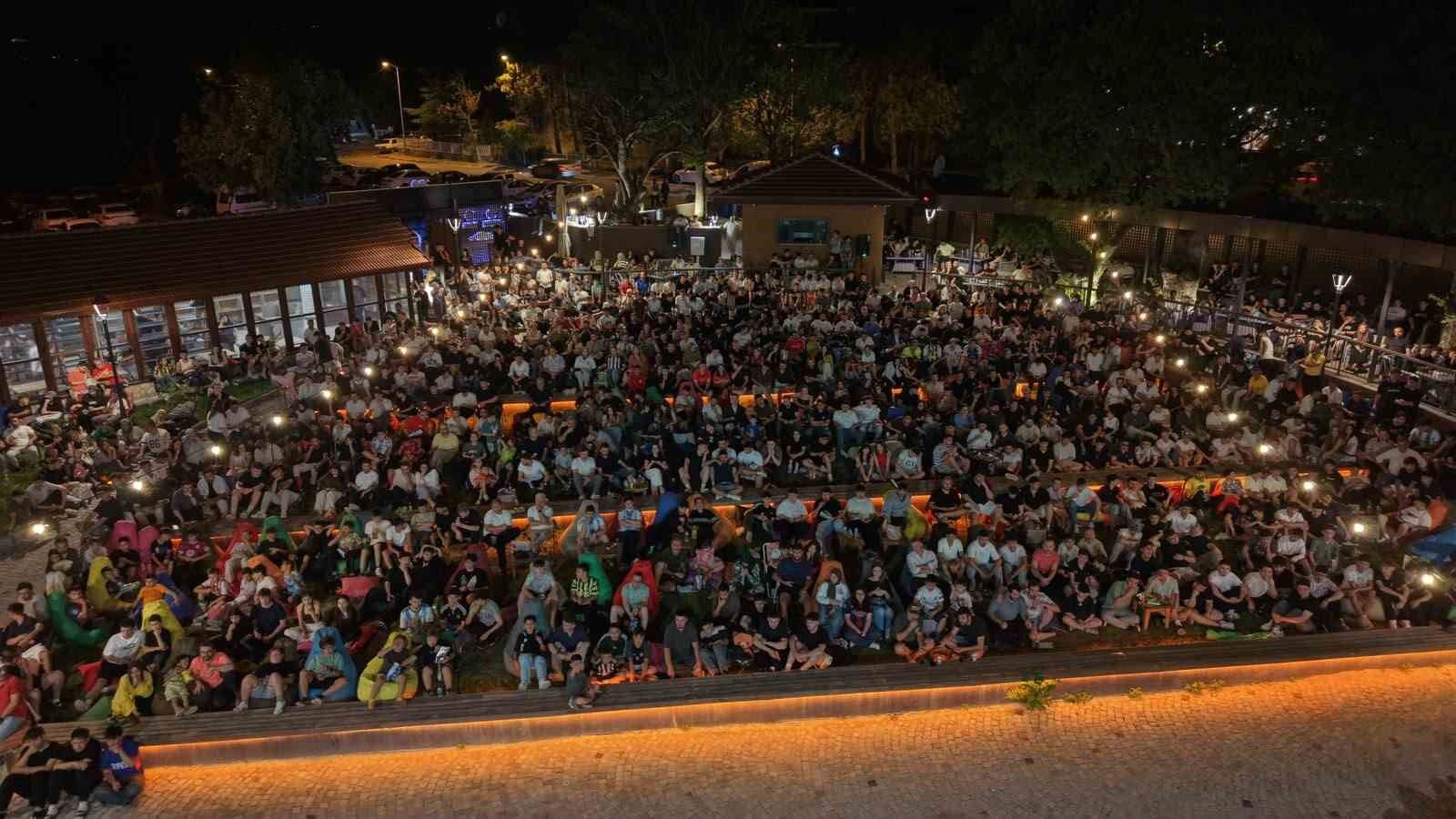 Karabük'te Dünya Kupası finali dev ekranda izlendi