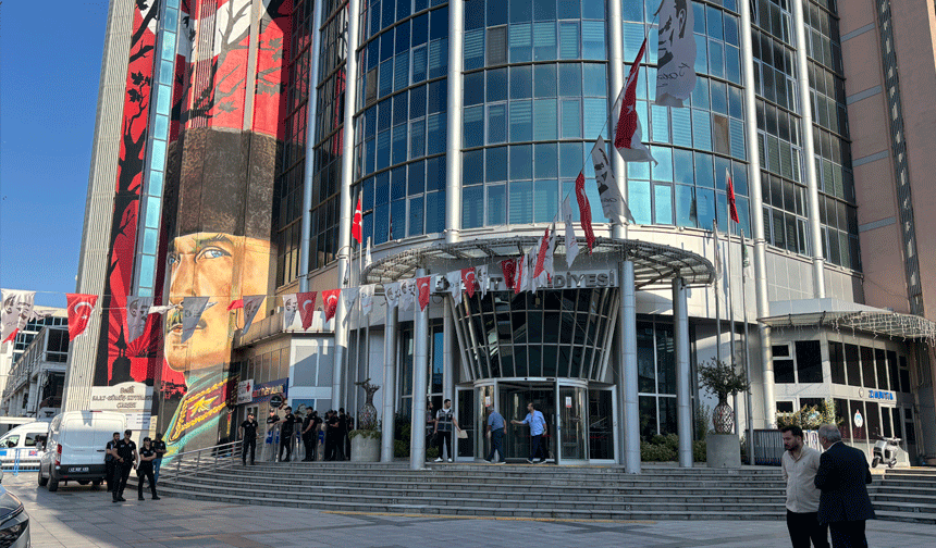 Belediye Başkanı ve eşi gözaltına alındı