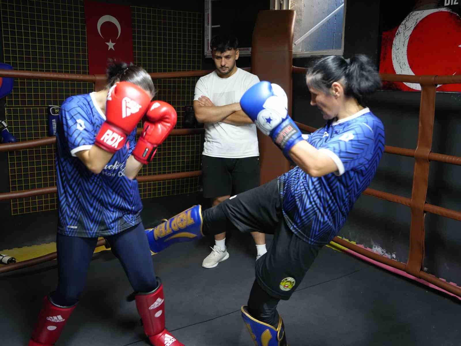 Anne ve iki kızı aynı ringde şampiyonluk için çalışıyor