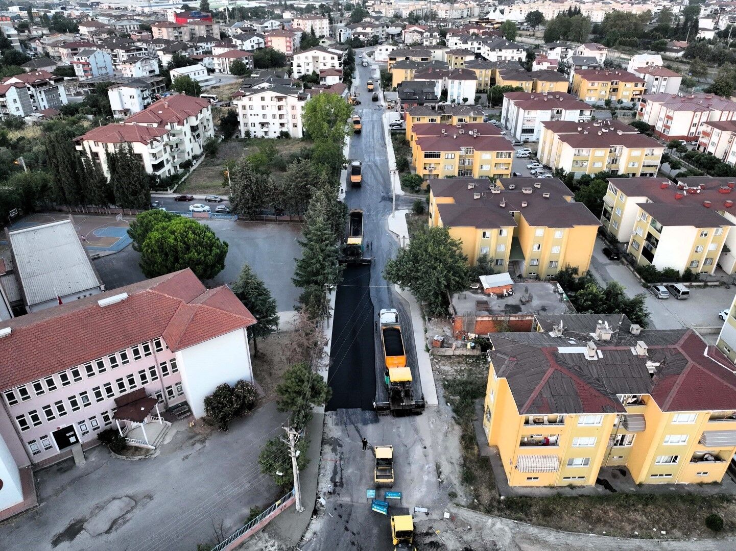Gölcük'te 600 metrelik cadde yenilendi