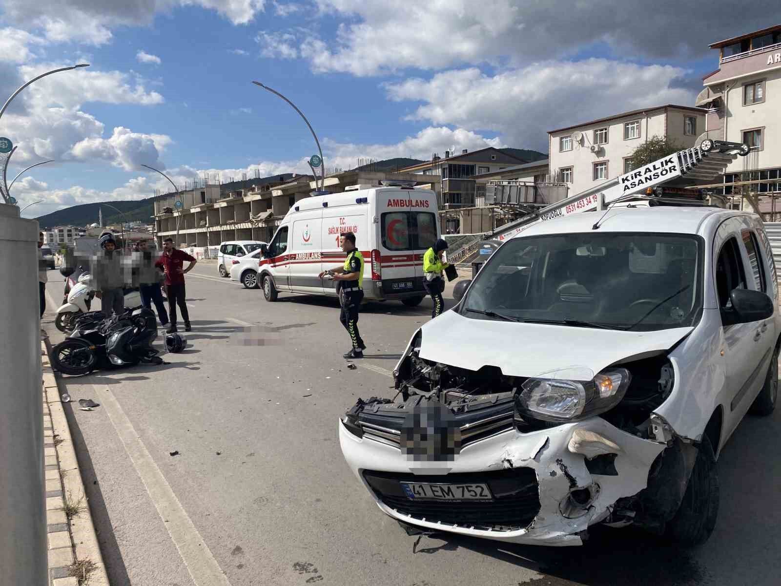 Hafif ticari araç ile çarpışan motosikletli ağır yaralandı