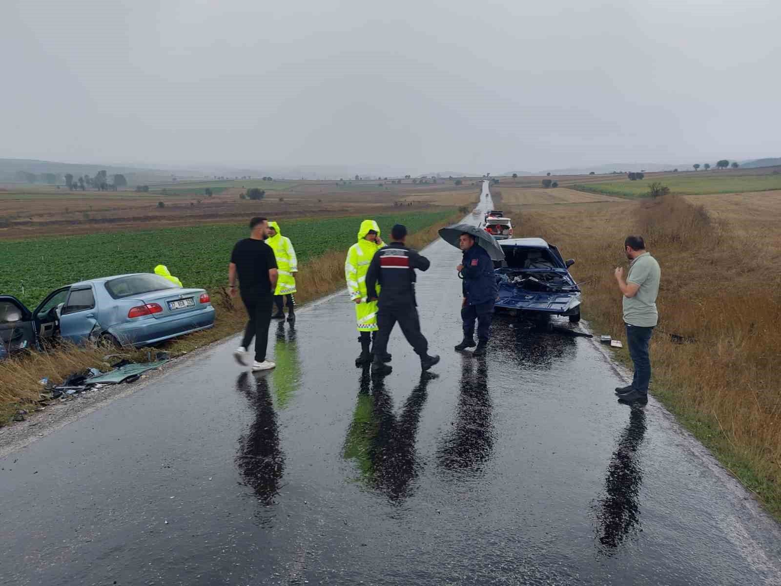 Kastamonu'da iki otomobil çarpıştı: 2 yaralı