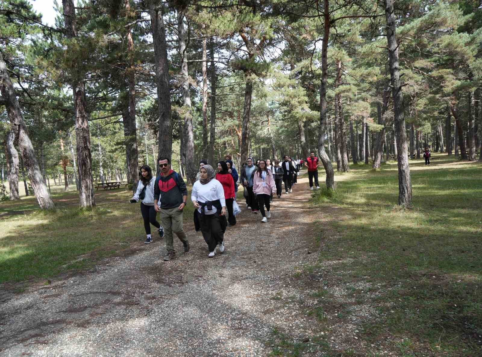 Kastamonu'da üniversite öğrencileri doğayla buluştu, şehrin doğal güzelliklerini tanıdı