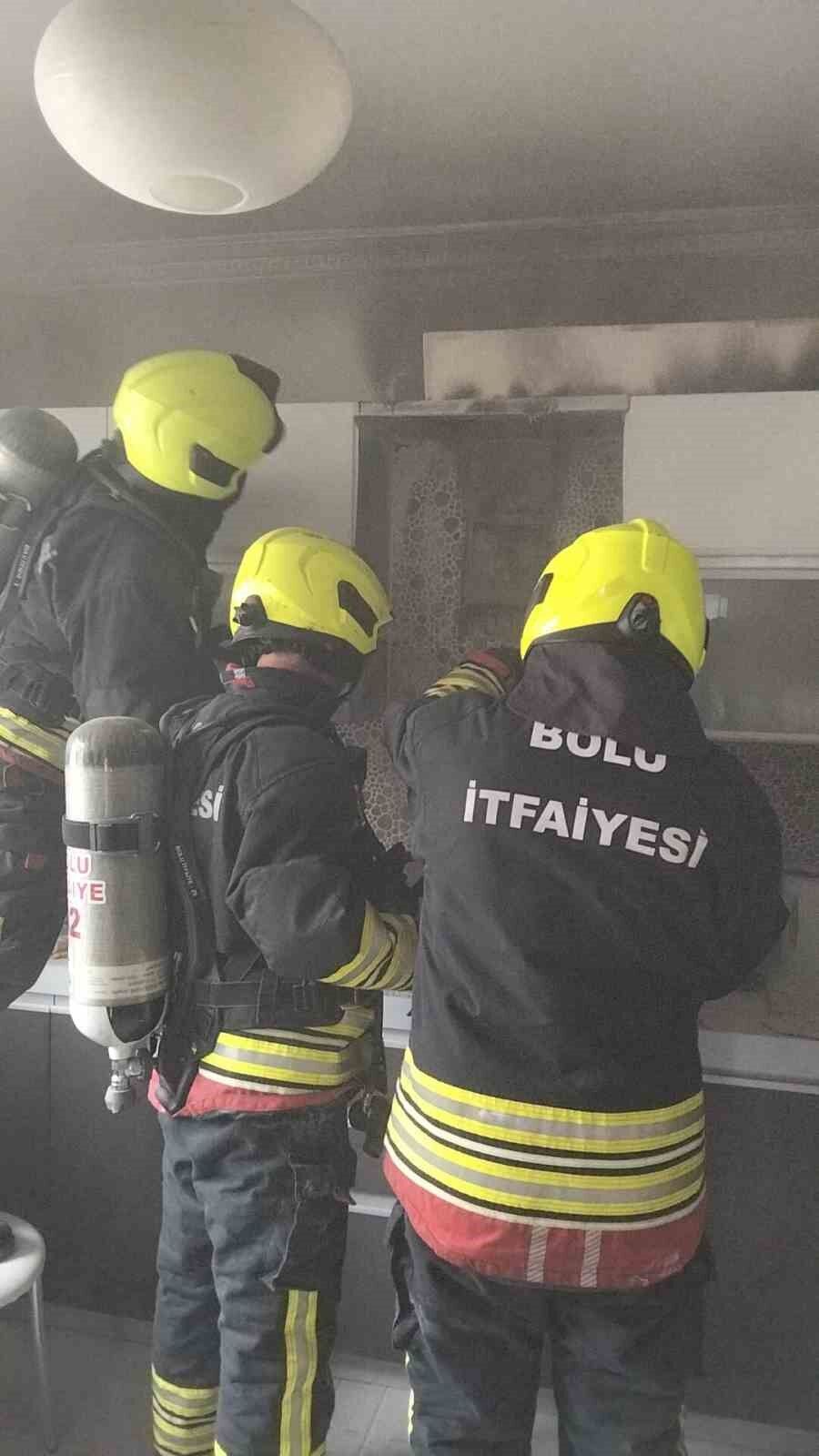 Mutfakta alev alan aspiratör paniğe neden oldu