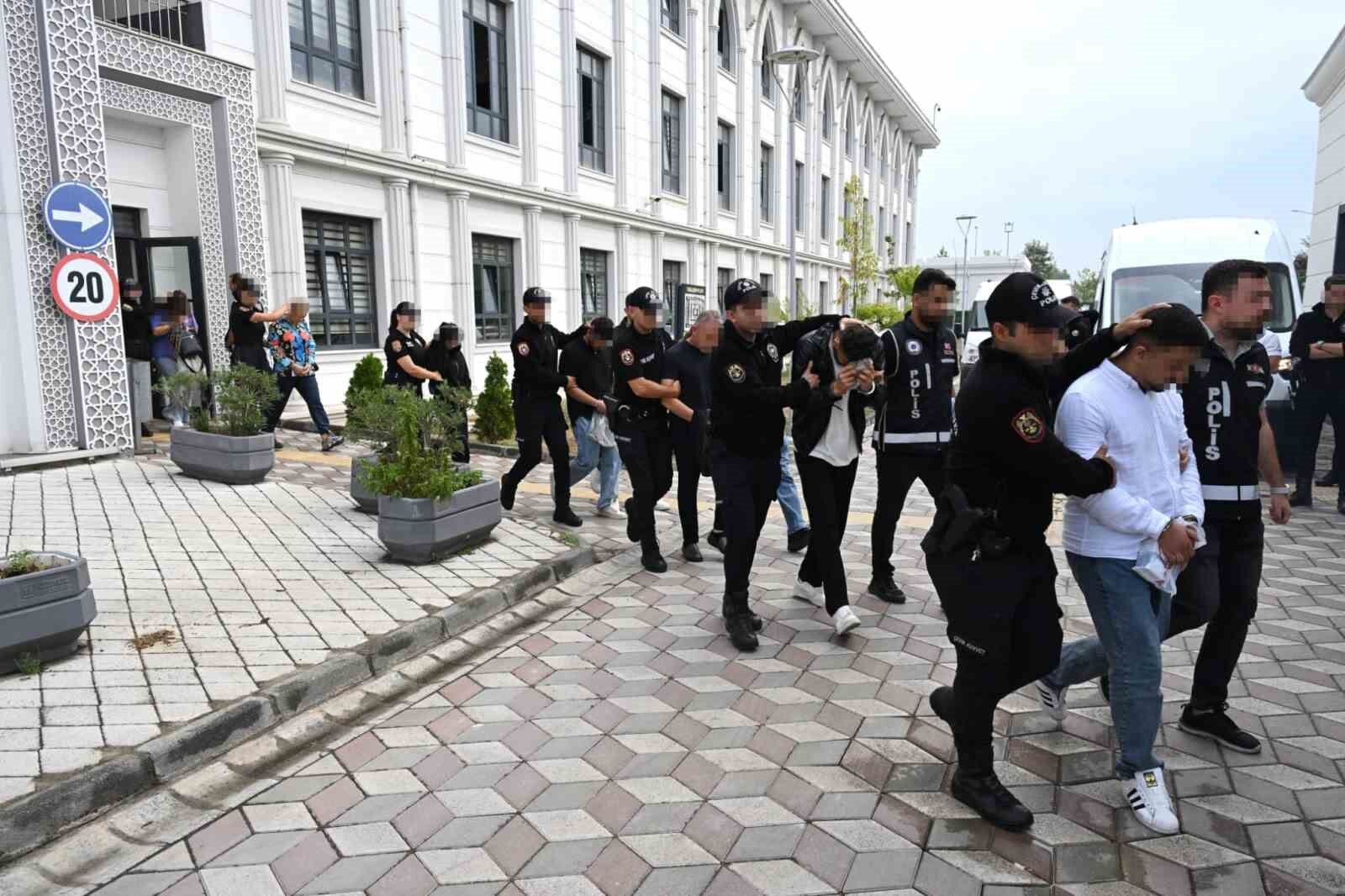 'Sokaklar Güvende' operasyonunda hedeflenen 14 şüpheli yakalandı: 7 tutuklama
