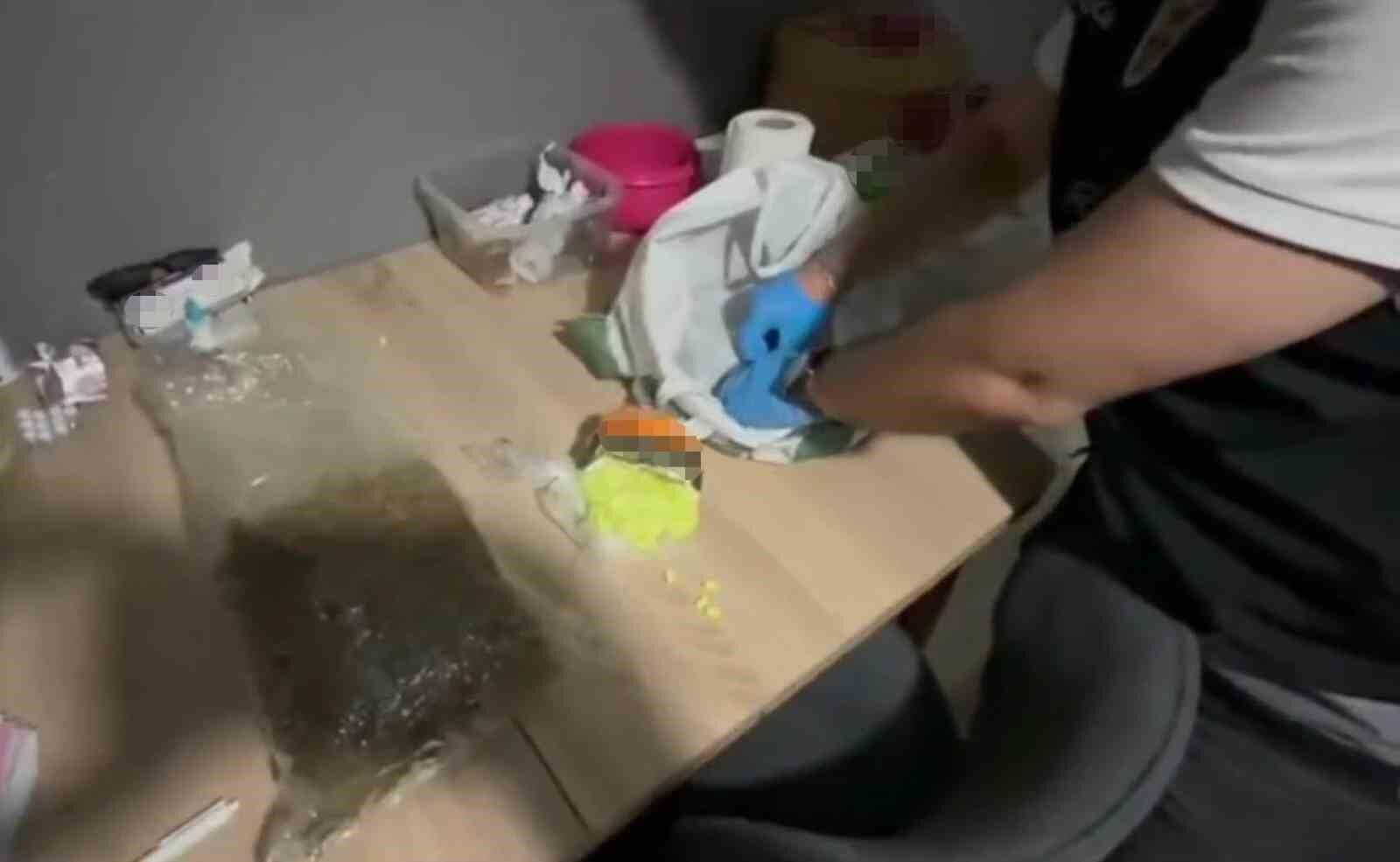Zehir tacirlerine operasyon: Skank, kokain ve ecstasy ele geçirildi