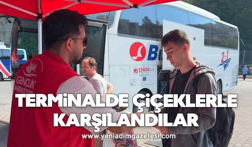 Terminalde çiçeklerle karşılandılar