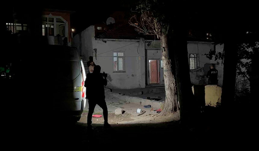 Evinde bıçaklı saldırıya uğrayan 12 yaşındaki çocuk yaralandı