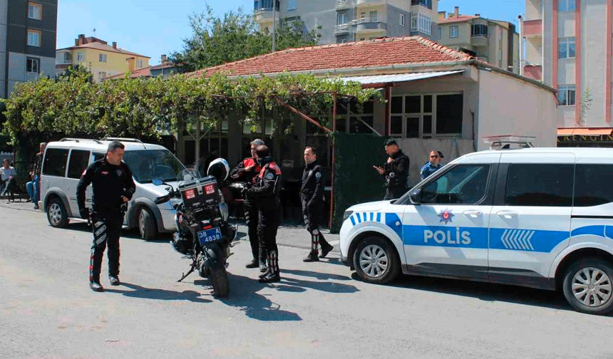 Kıraathane çalışanı tarafından tüfekle vurulan şahıs hayatını kaybetti