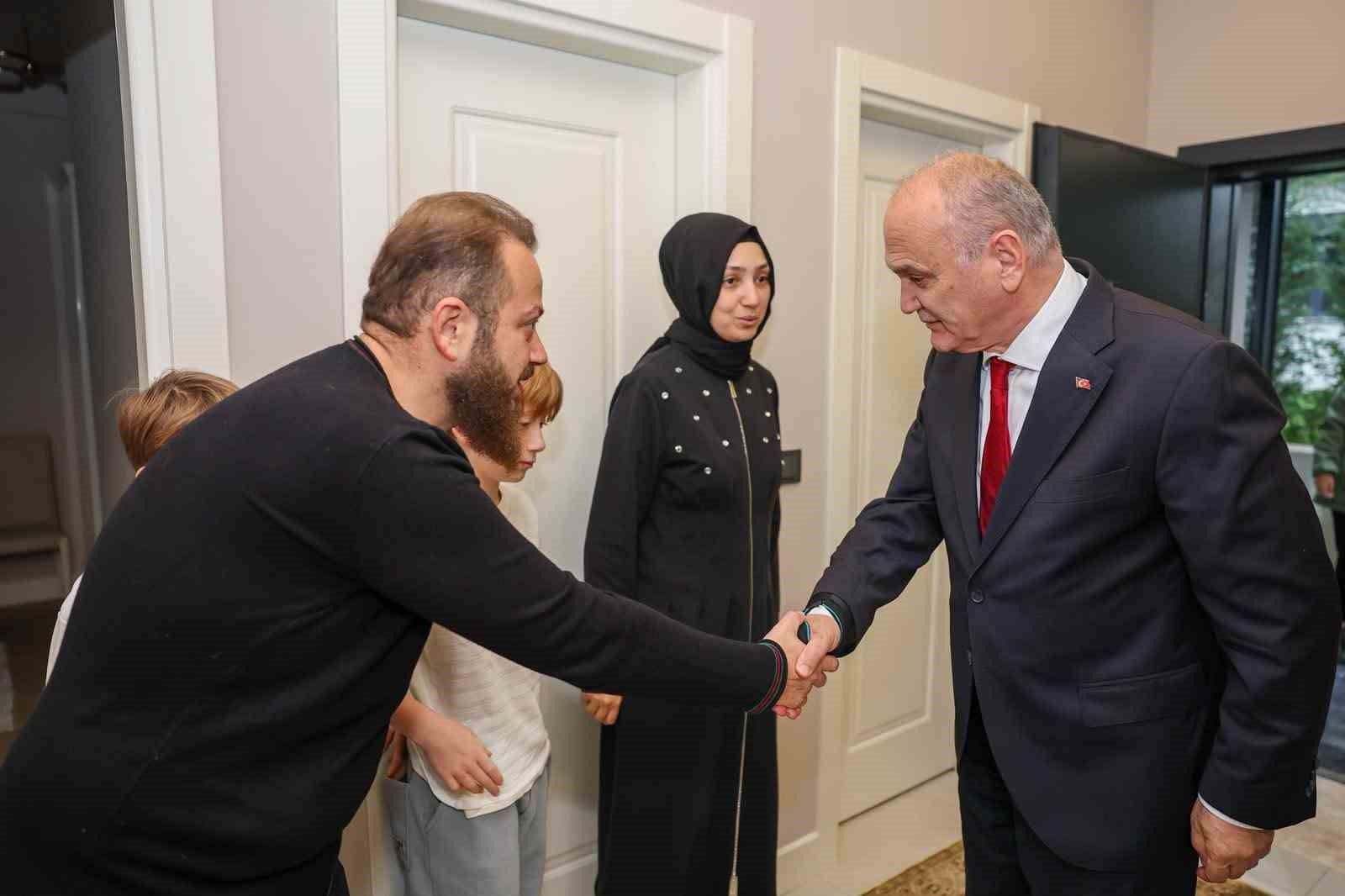 Başkan Özlü'den vefat eden iş adamının ailesine taziye ziyareti