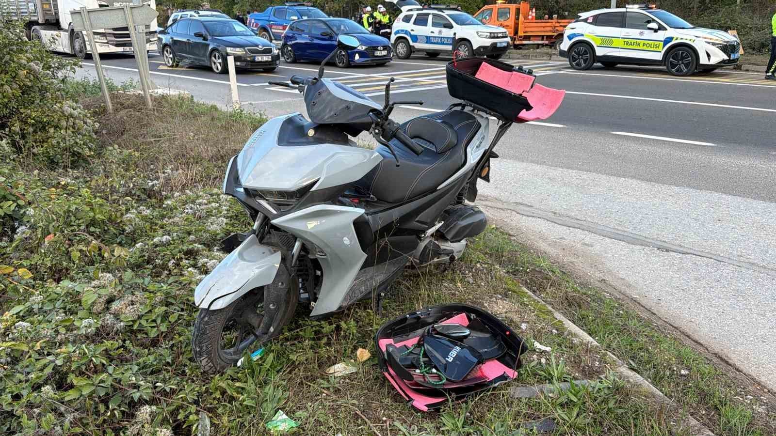 Bolu'da motosiklet ile hafif ticari araç çarpıştı: 2 yaralı