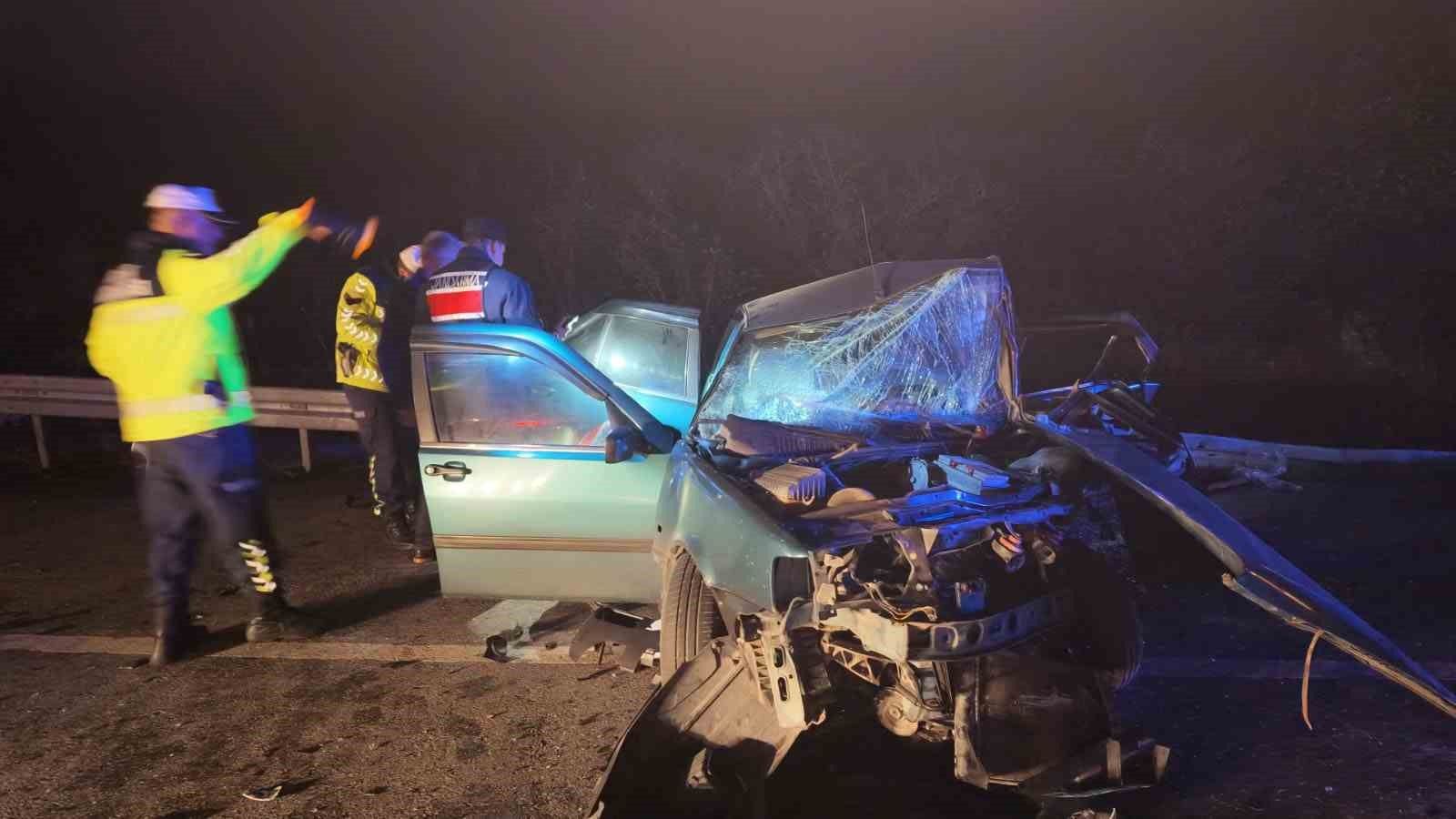 Düzce'de iki araç kafa kafaya çarpıştı: 5 yaralı