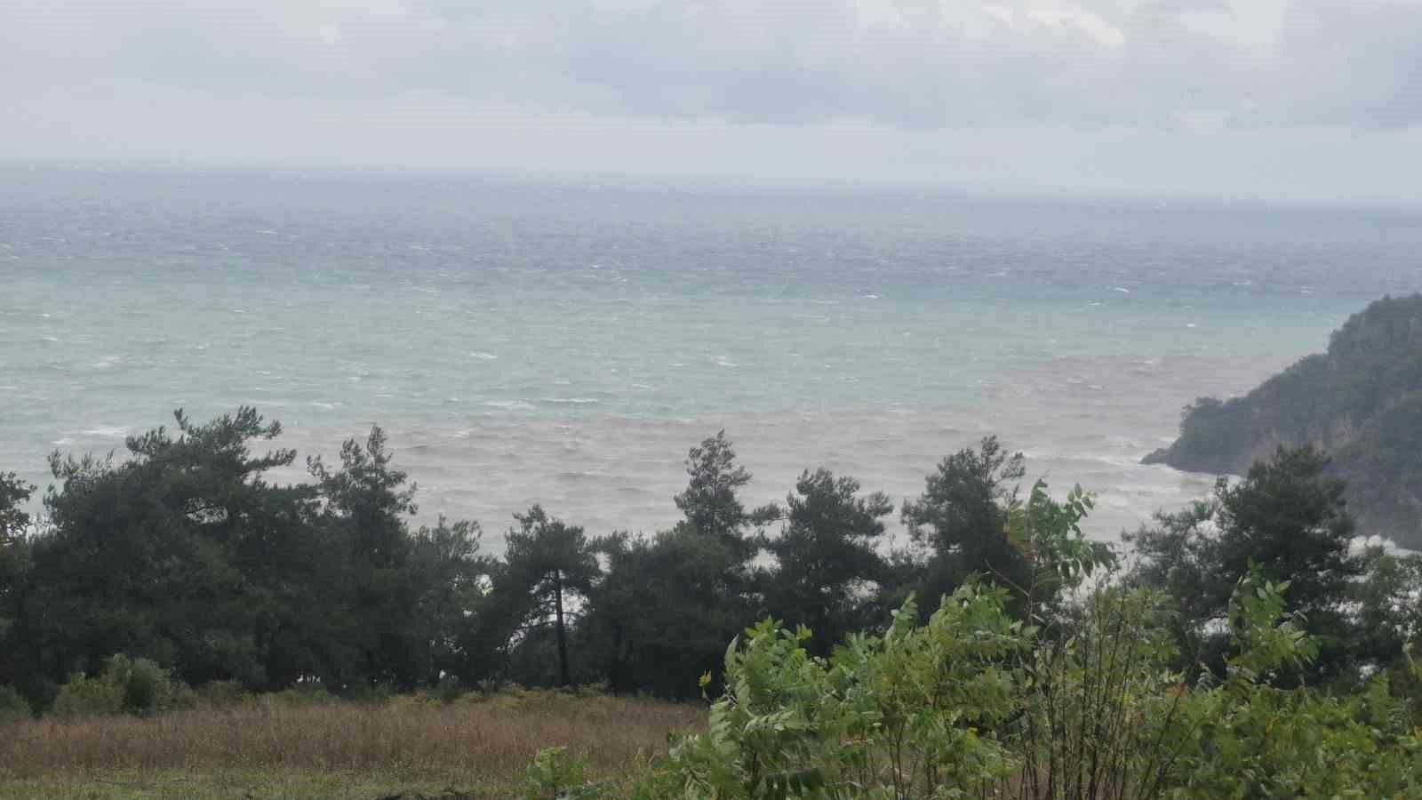 Karadeniz'in rengi kahverengiye dönüştü