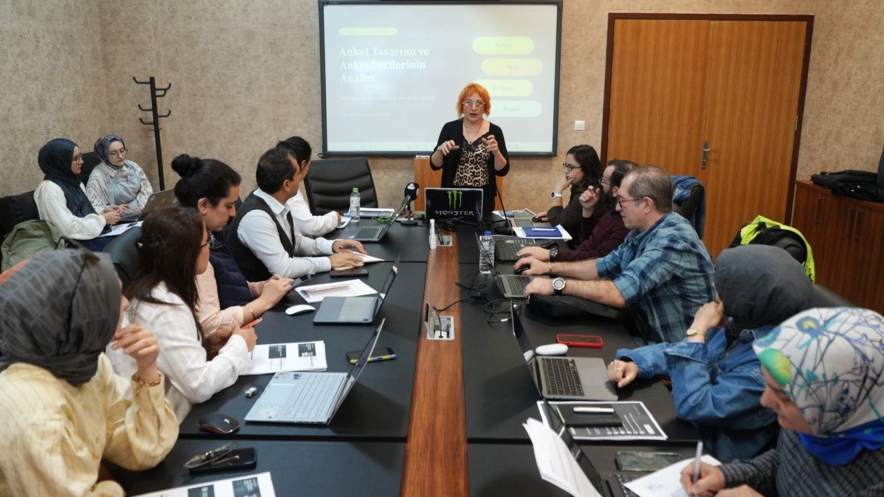 KBÜ'de araştırmacılar için veri analizi eğitimi düzenlendi