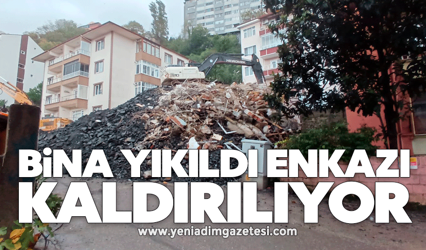 Bina yıkıldı enkazı kaldırılıyor
