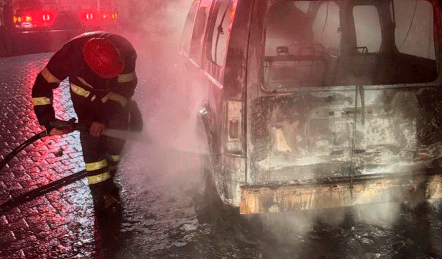 Düzce'de seyir halindeyken yanan otomobil kullanılamaz hale geldi